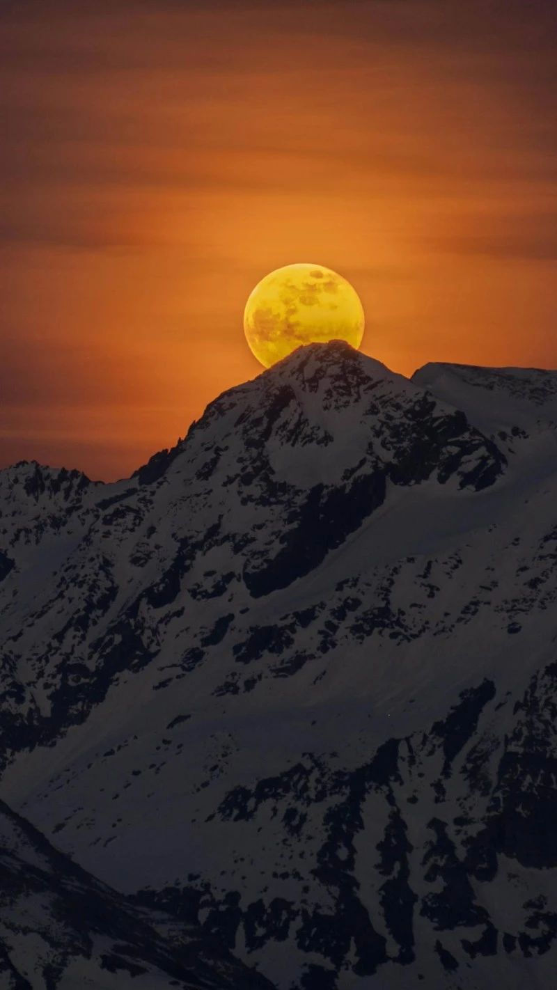 Moonrise Over Snowy Peaks 4K Mobile Wallpaper