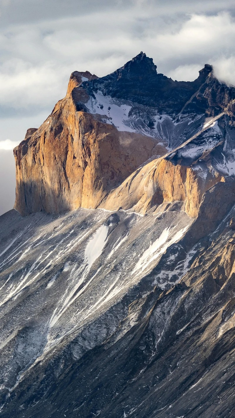Rocky Mountain Peaks 4K Mobile Wallpaper
