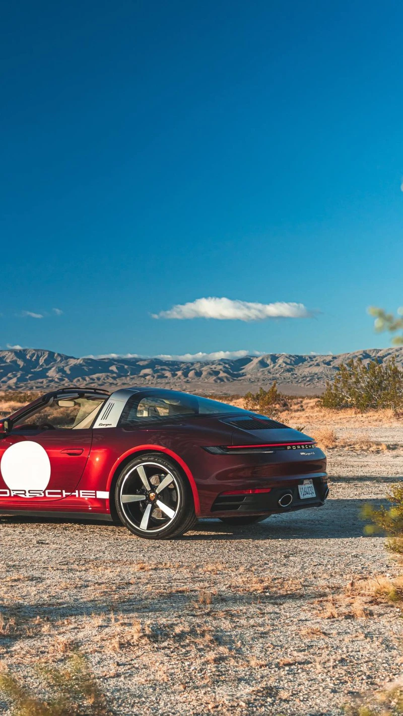Porsche 911 Targa 4S in the Desert 4K Mobile Wallpaper