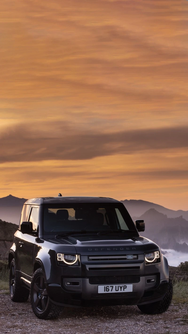 Land Rover Defender at Sunset 4K Mobile Wallpaper
