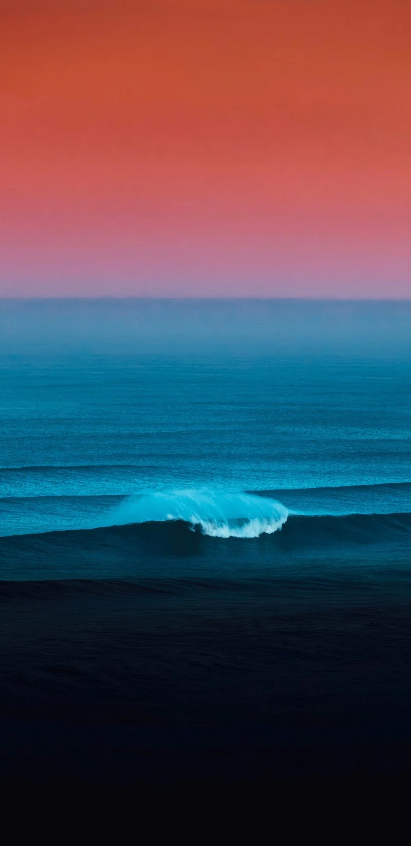 Ocean Wave at Dusk 4K Mobile Wallpaper