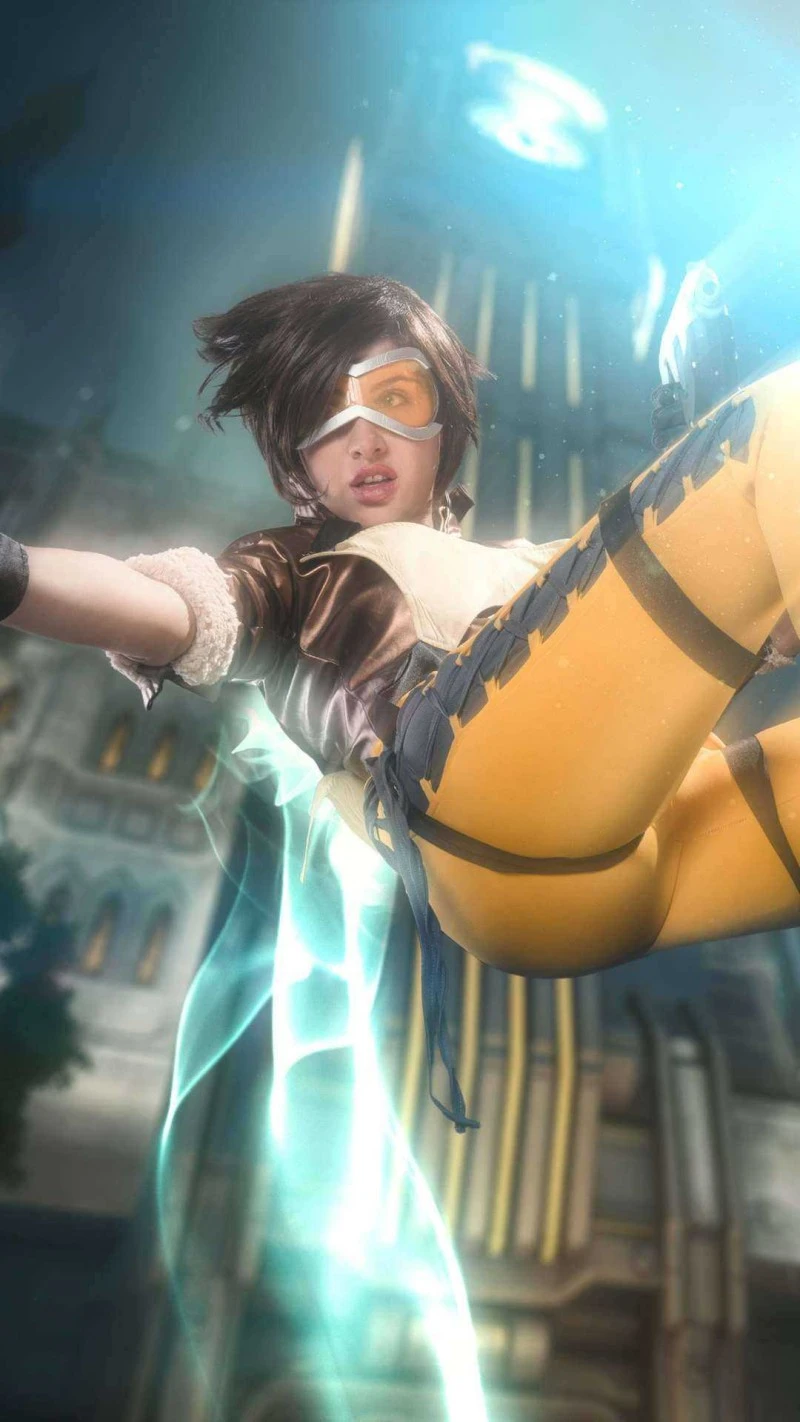 Overwatch Tracer Cosplay 4K Mobile Wallpaper