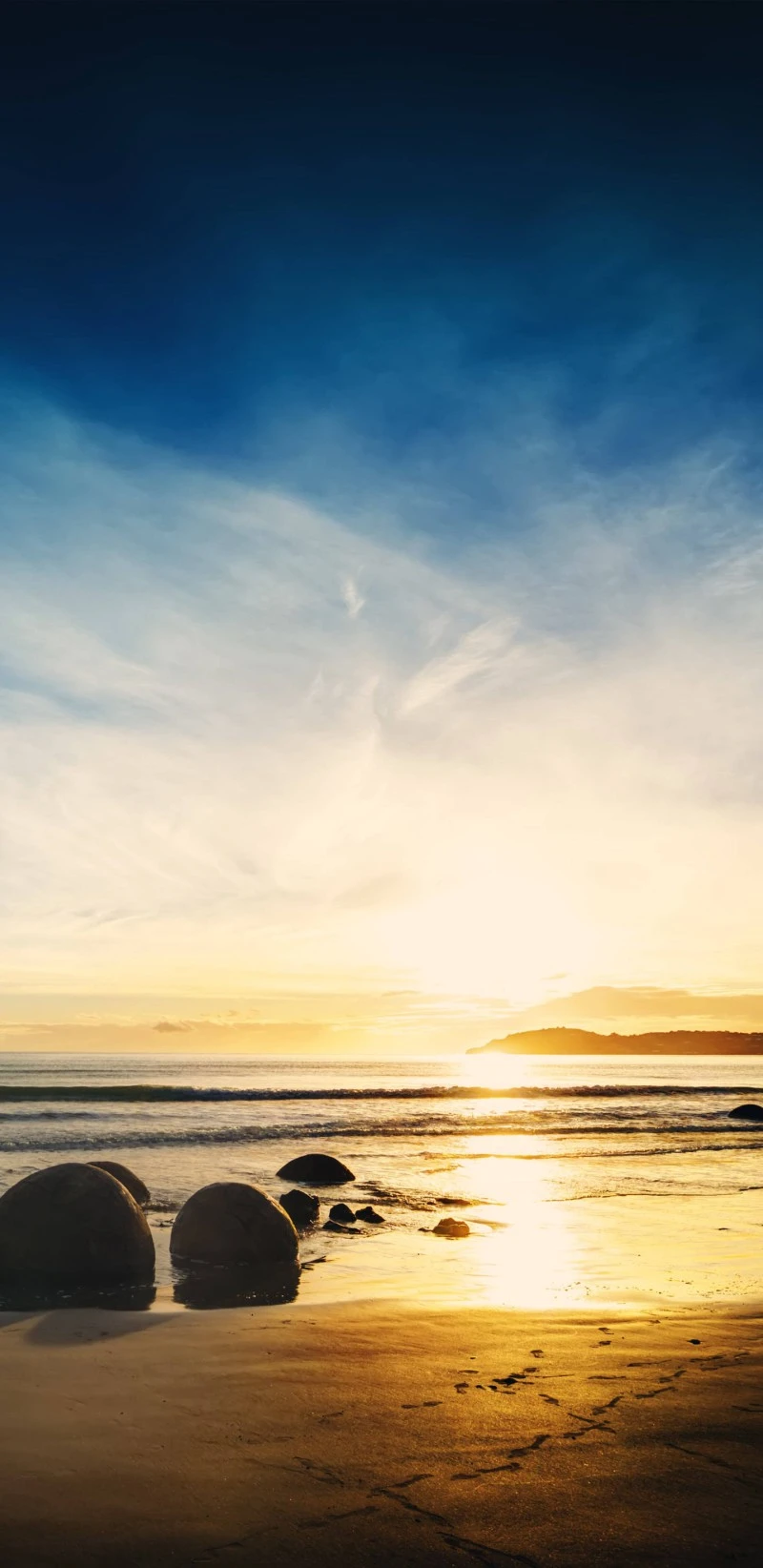 Sunrise over Moeraki Boulders 4K Mobile Wallpaper