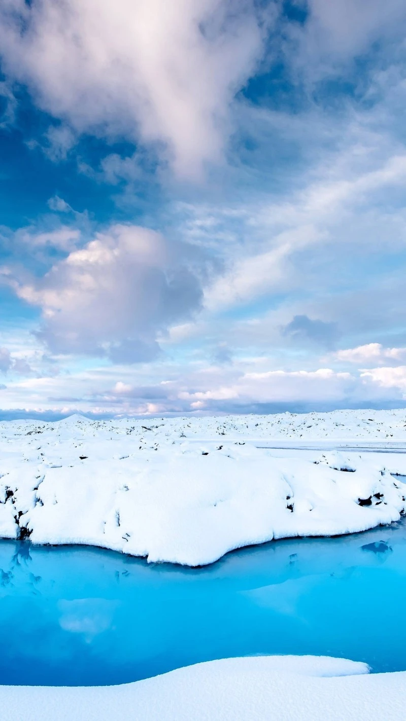 Icelandic Winter Wonderland 4K Mobile Wallpaper