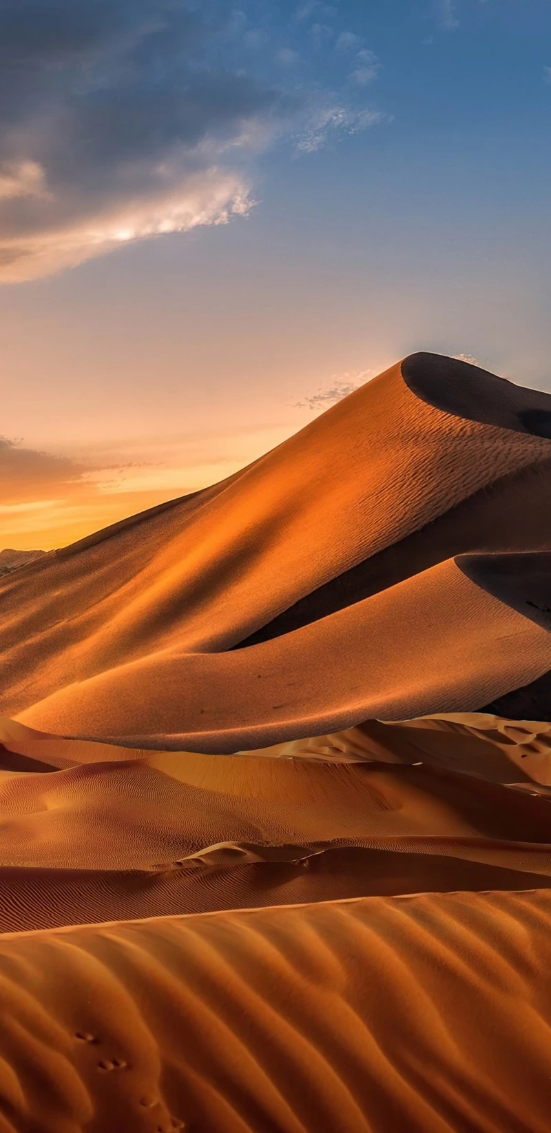 Golden Hour Desert Dunes 4K Mobile Wallpaper