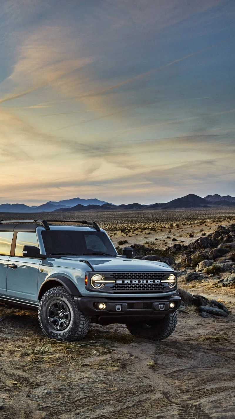 Ford Bronco in the Desert 4K Mobile Wallpaper