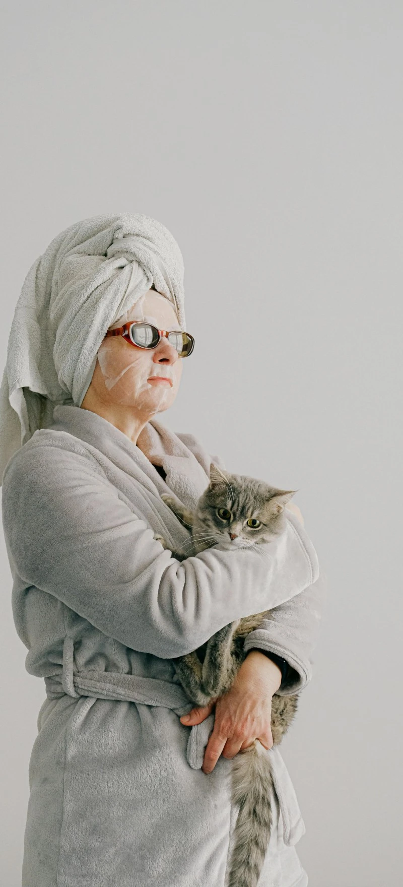 Woman in Bathrobe with Cat 4K Mobile Wallpaper