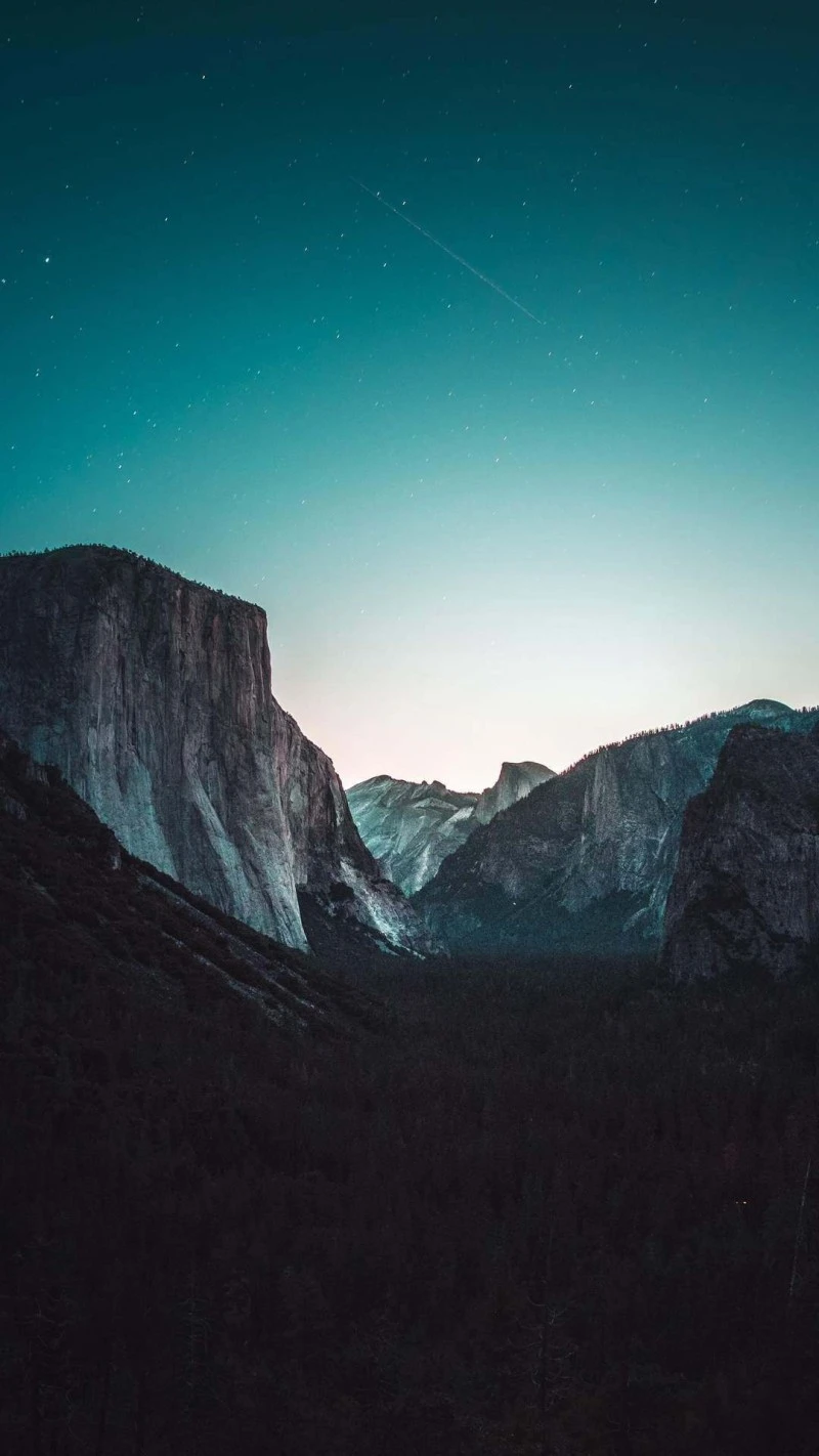 Starry Yosemite 4K Mobile Wallpaper