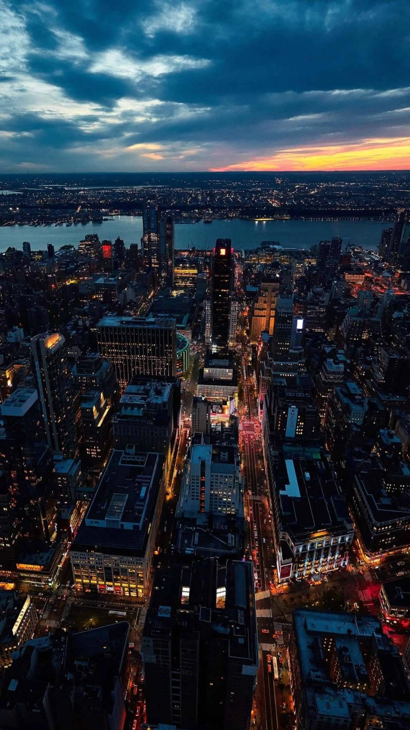 Manhattan Sunset 4K Mobile Wallpaper