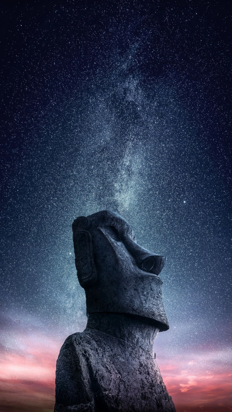 Moai Under the Milky Way 4K Mobile Wallpaper
