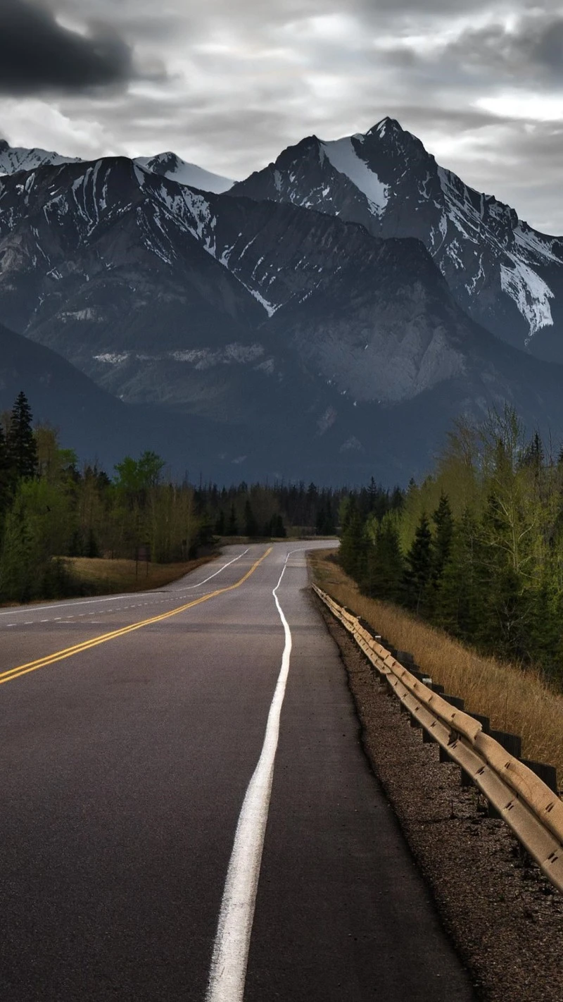 Mountain Majesty 4K Mobile Wallpaper
