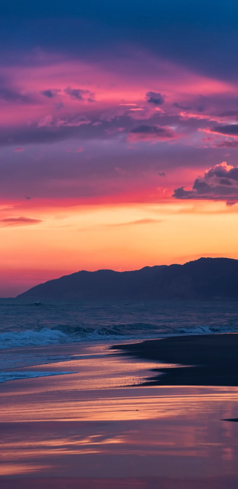 Vibrant Sunset Beach 4K Mobile Wallpaper