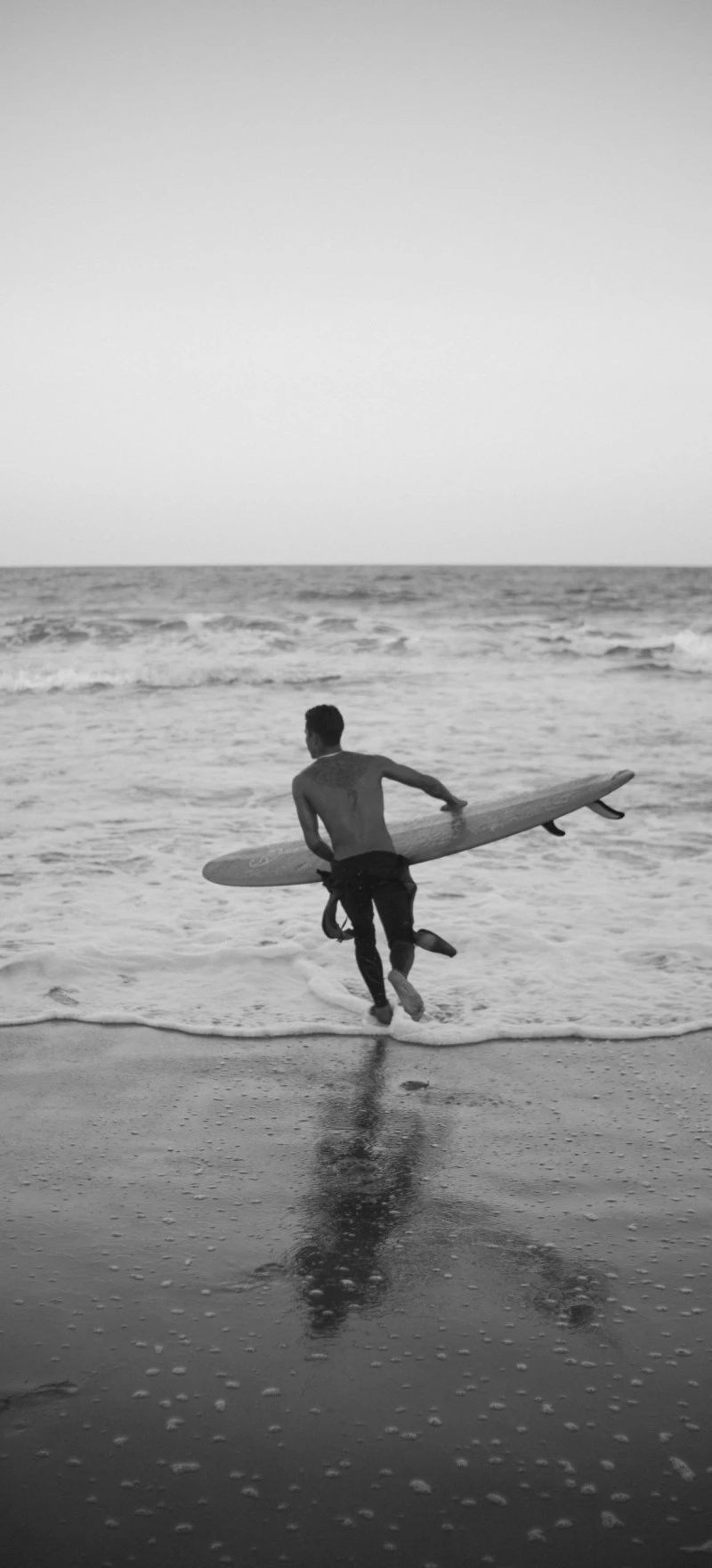 Surfer's Return 4K Mobile Wallpaper