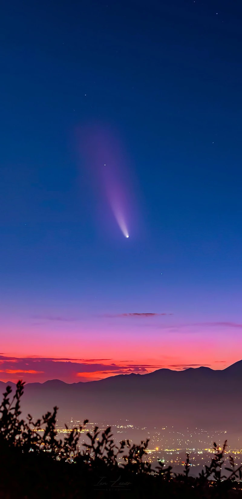 Comet Over City Lights 4K Mobile Wallpaper