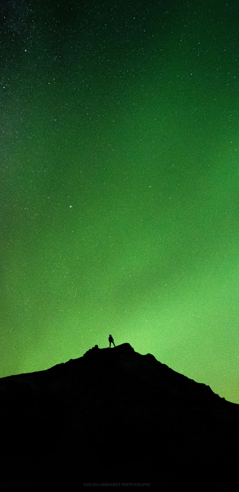 Northern Lights Silhouette 4K Mobile Wallpaper