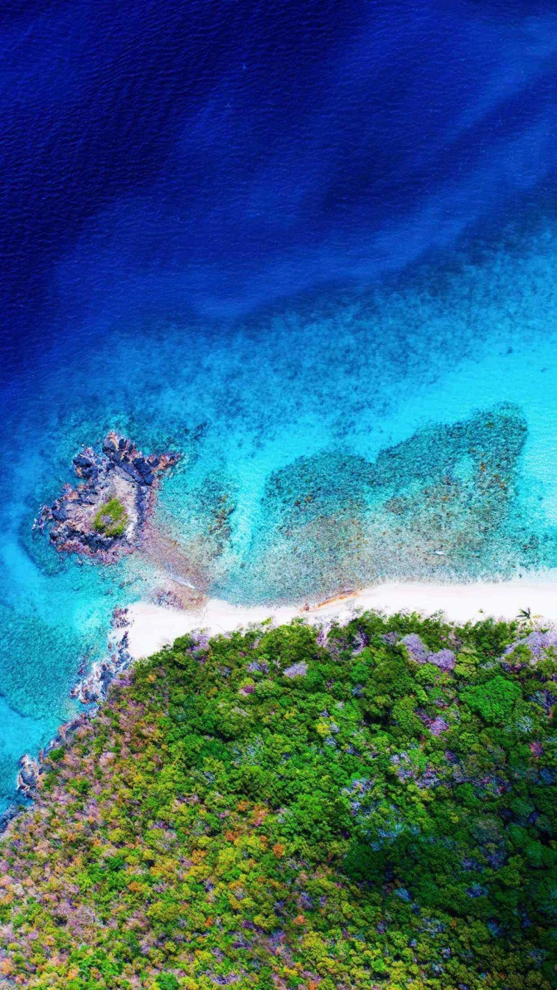 Aerial View of Tropical Island 4K Mobile Wallpaper