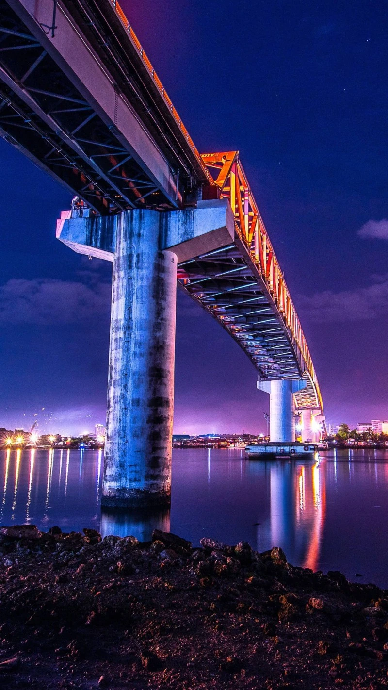 Night View of a Bridge 4K Mobile Wallpaper