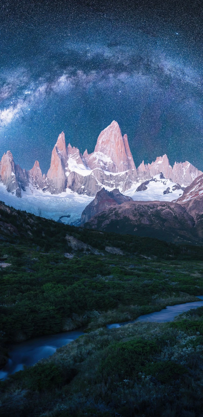 Milky Way over Fitz Roy 4K Mobile Wallpaper