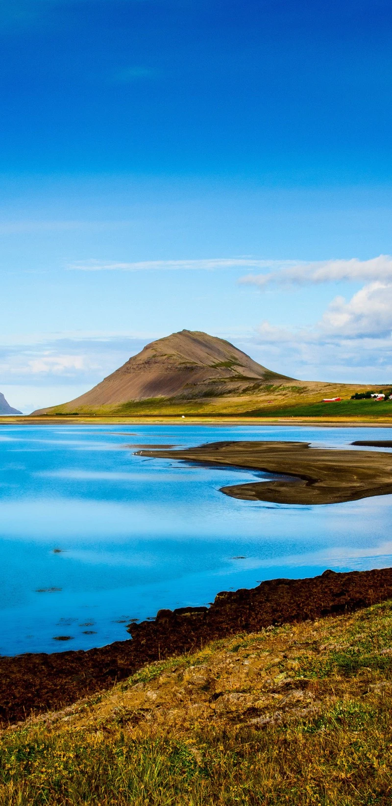Icelandic Coastal Vista 4K Mobile Wallpaper