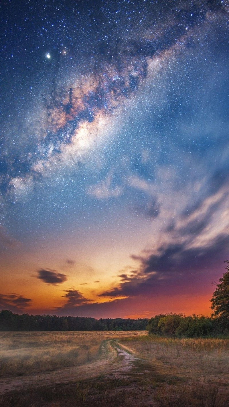 Starry Night over Countryside 4K Mobile Wallpaper
