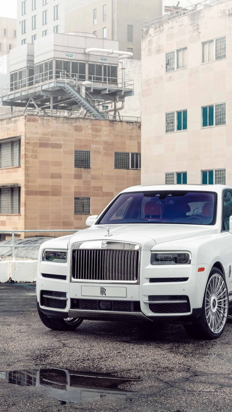 Rolls-Royce Cullinan in Urban Setting 4K Mobile Wallpaper