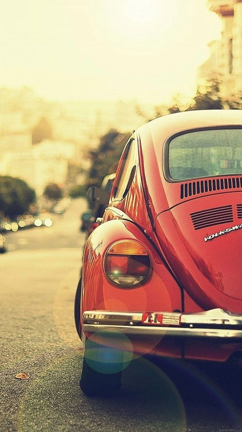 Iconic VW Beetle at Sunset 4K Mobile Wallpaper