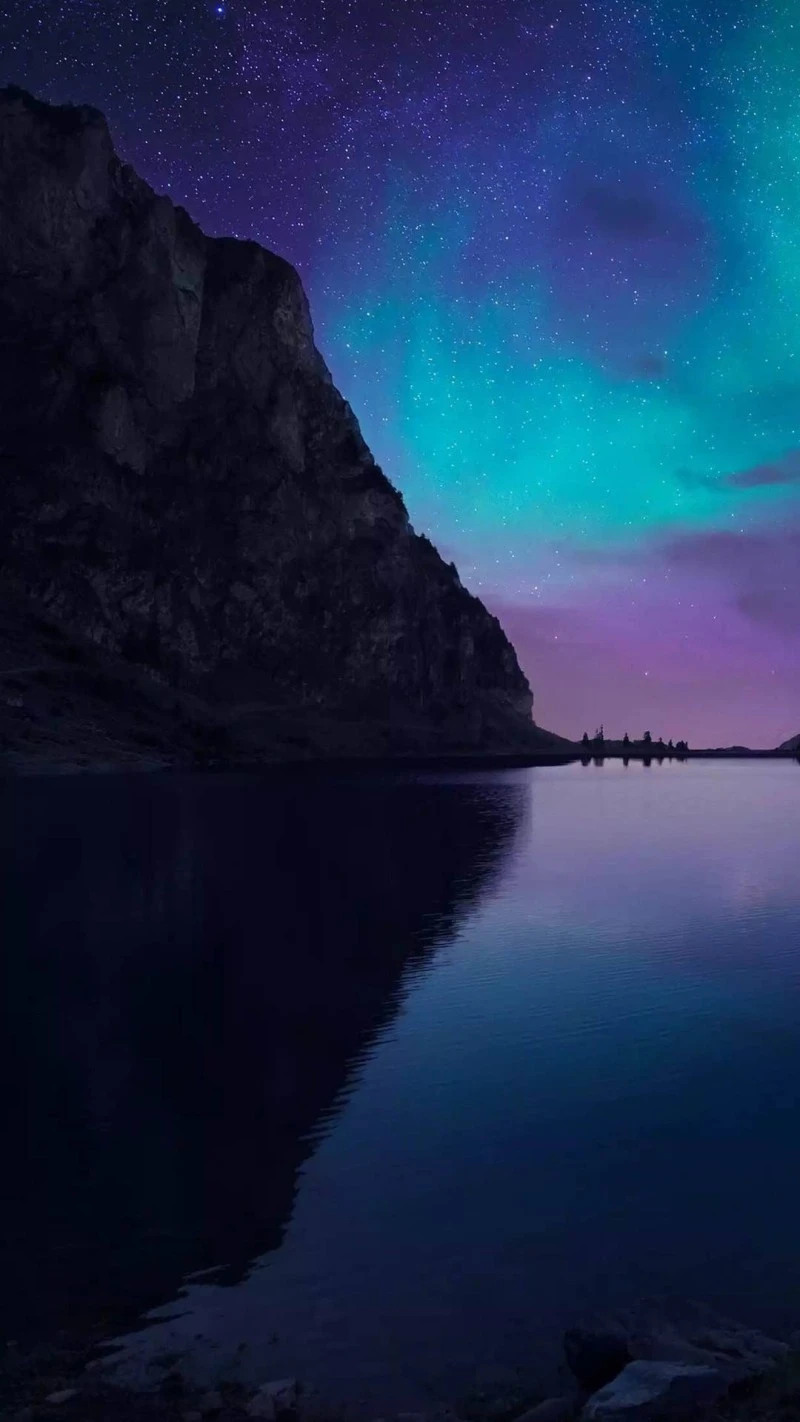 Aurora Borealis over Mountain Lake 4K Mobile Wallpaper
