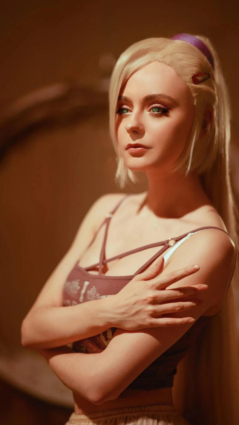 Cosplay Photography: Serene Blonde Beauty 4K Mobile Wallpaper