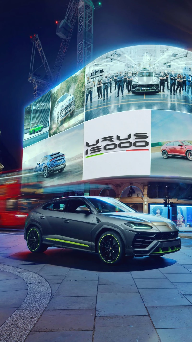 Lamborghini Urus in London 4K Mobile Wallpaper