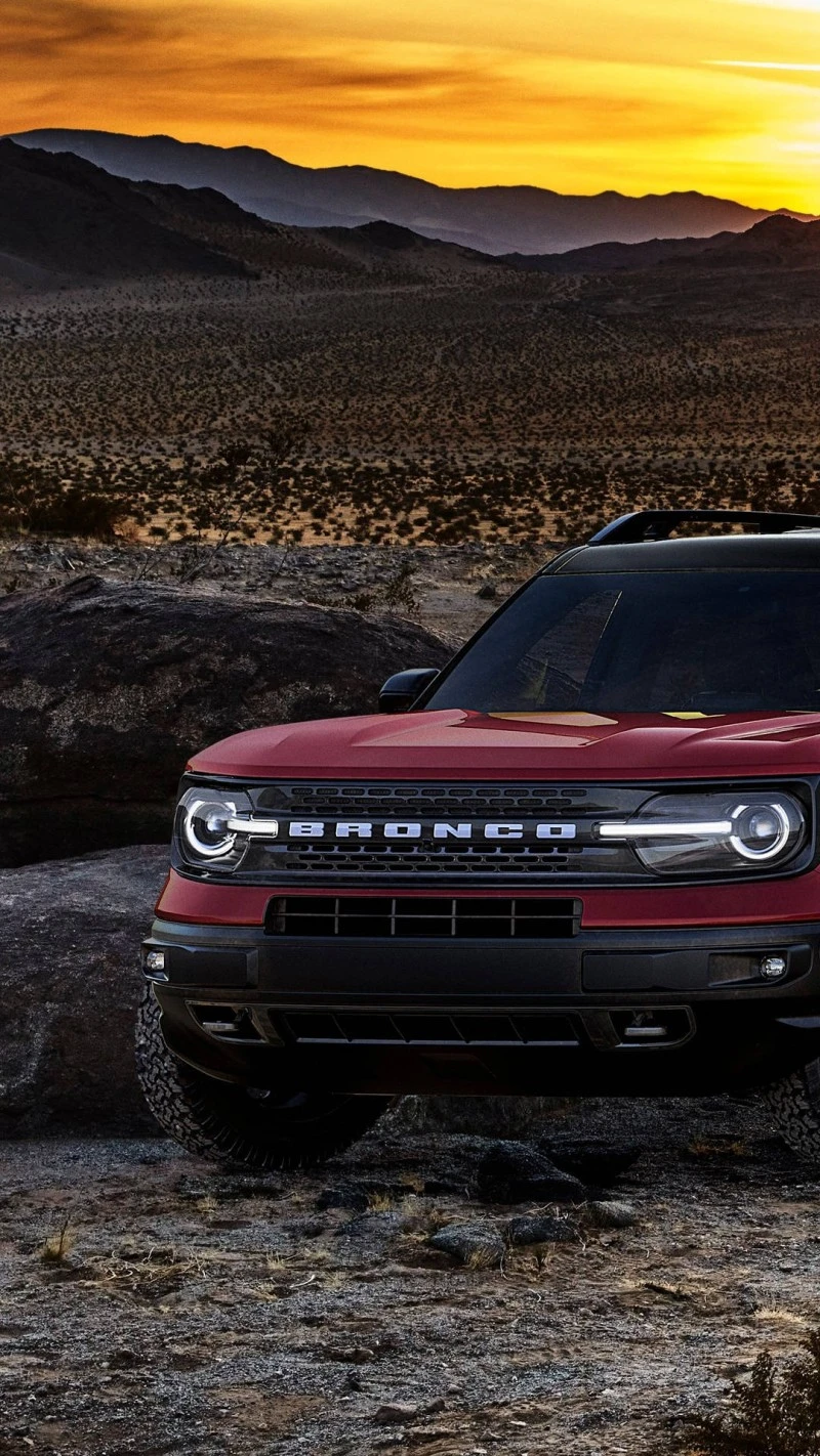 Ford Bronco in the Desert Sunset 4K Mobile Wallpaper