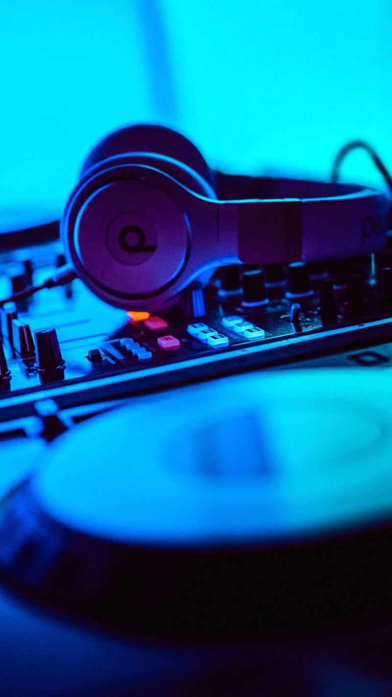 Beats Headphones on DJ Mixer 4K Mobile Wallpaper