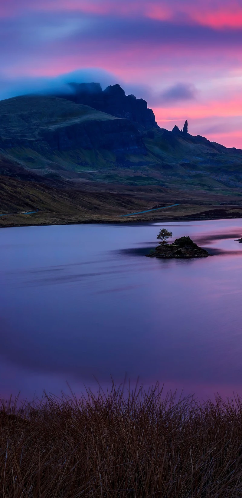 Serene Sunrise over Isle of Skye 4K Mobile Wallpaper