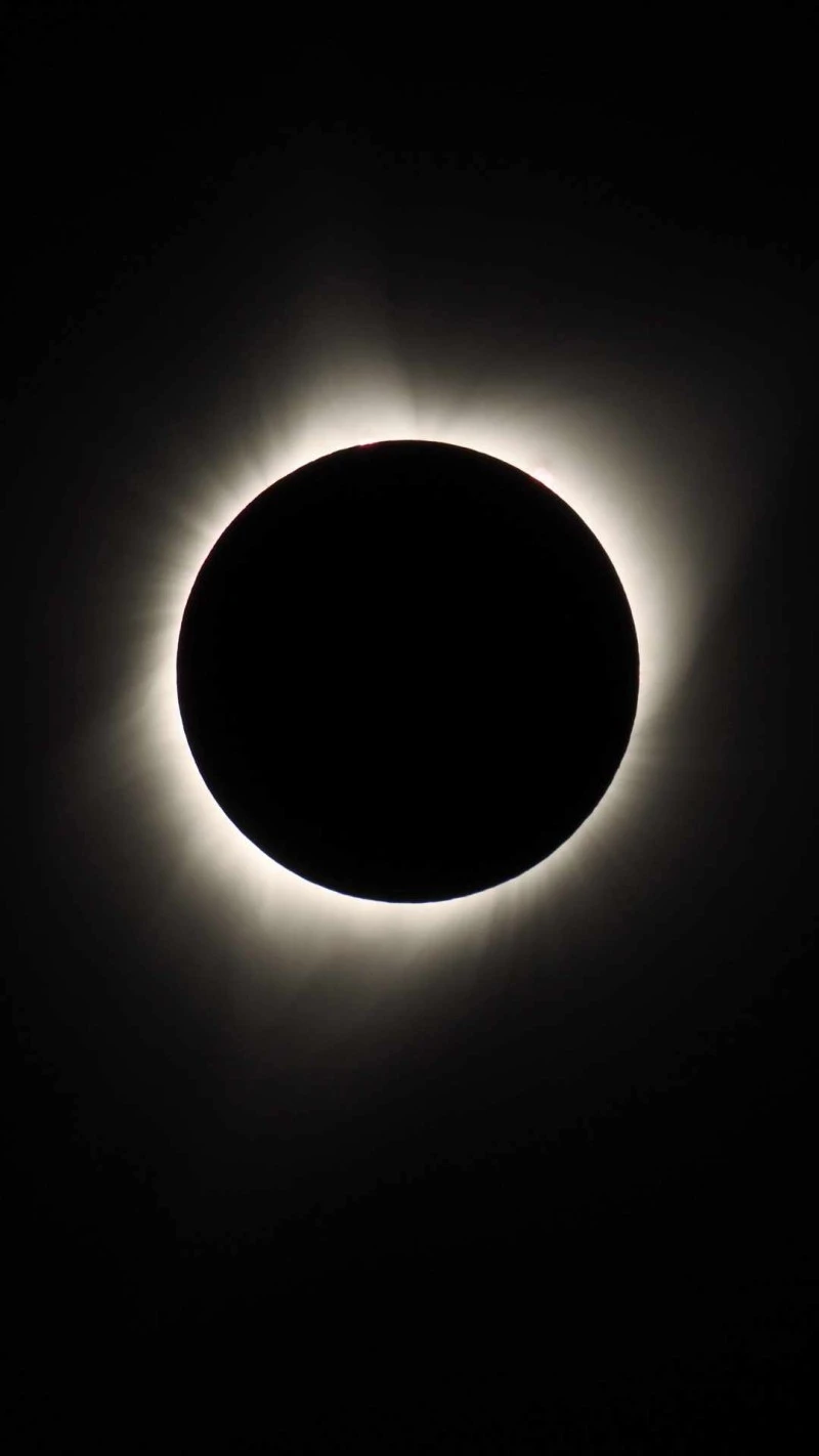 Total Solar Eclipse 4K Mobile Wallpaper