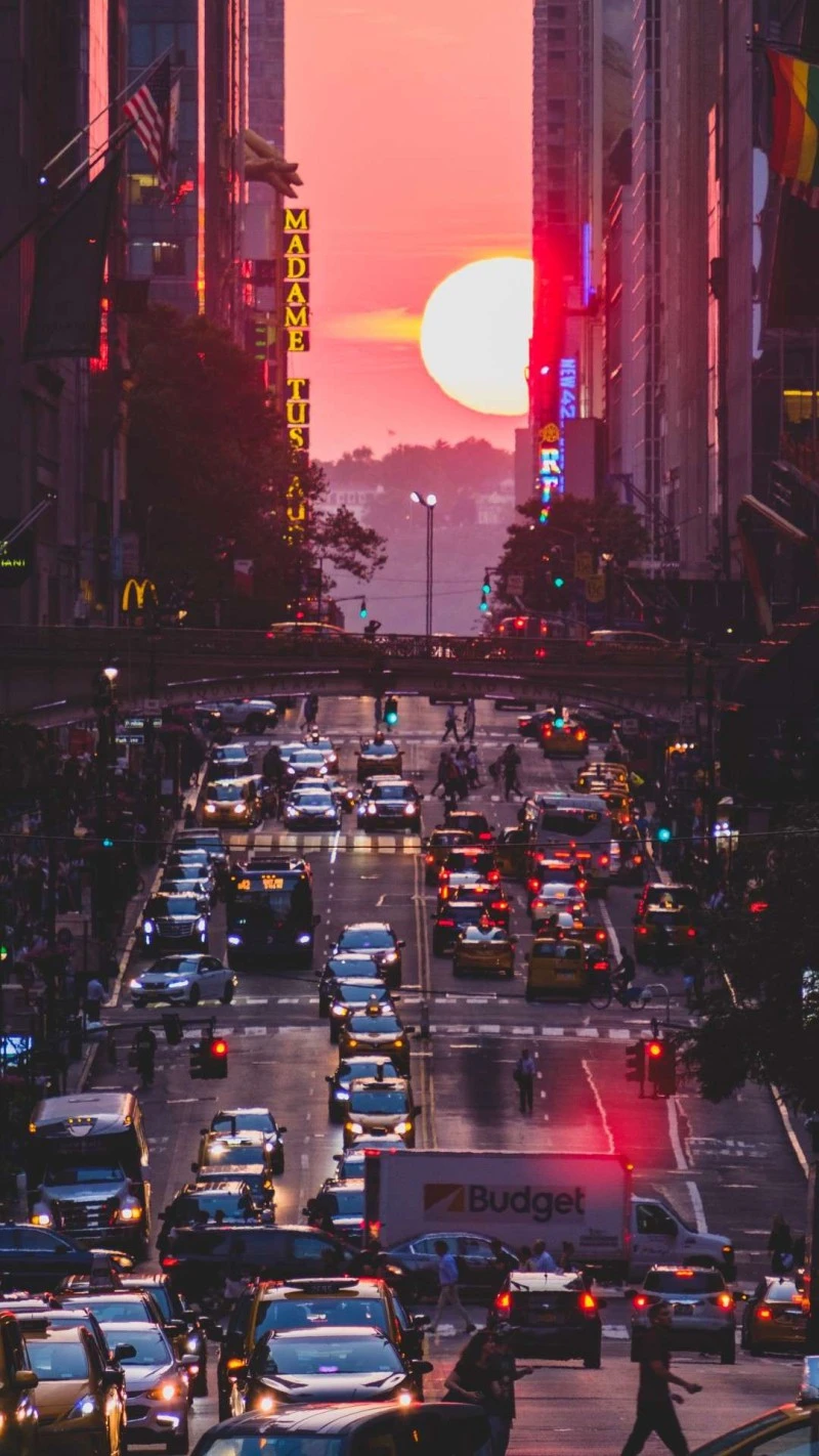 Manhattan Sunset 4K Mobile Wallpaper