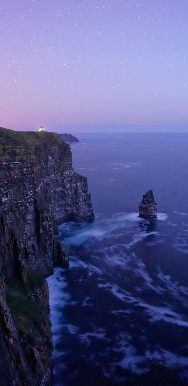 Starry Night at the Cliffs of Moher 4K Mobile Wallpaper