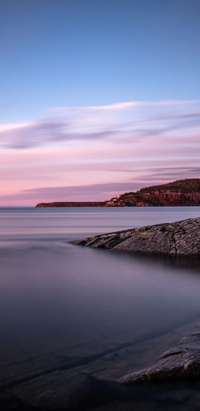 Tranquil Coastal Sunset 4K Mobile Wallpaper