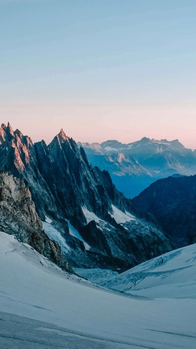 Majestic Mountain Peaks at Sunrise 4K Mobile Wallpaper