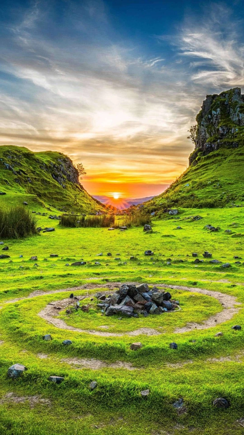 Sunset at the Quiraing 4K Mobile Wallpaper