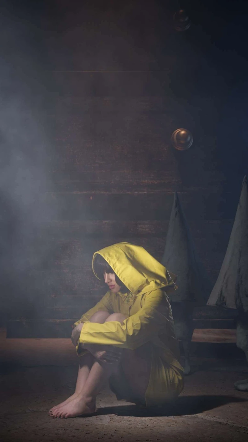 Cosplay: Six from Little Nightmares 4K Mobile Wallpaper